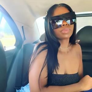 Meet your Posher, Desiree'